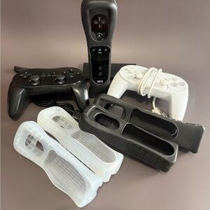Black and White Wii Controller Set